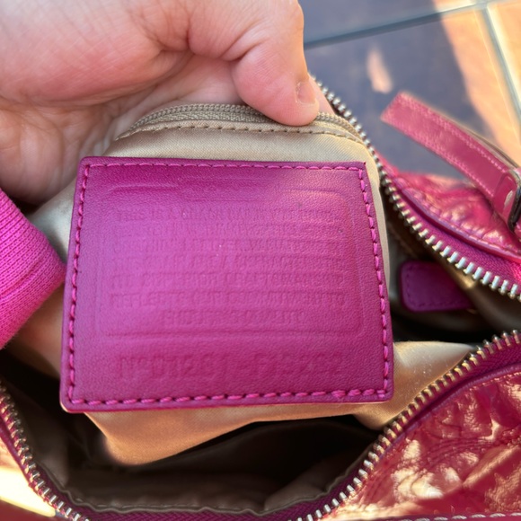 Pink patent leather coach bag - Picture 4 of 7